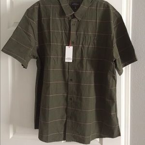 Quicksilver Men’s Short sleeve Button down shirt